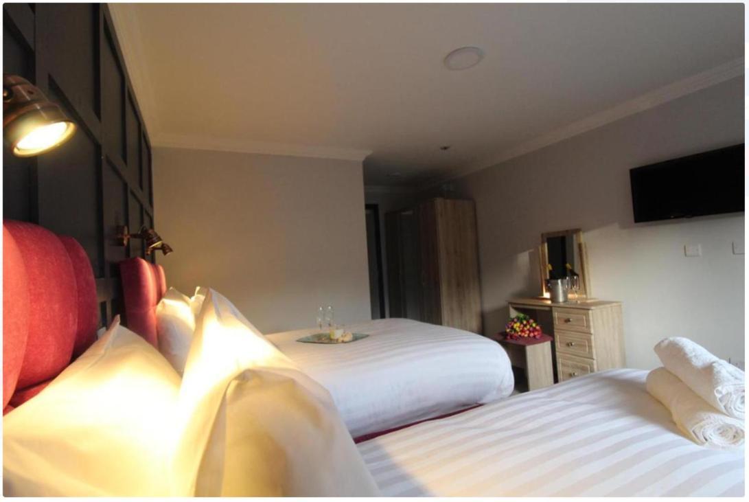The Dutch Tulip Hotel Mallow Exterior photo